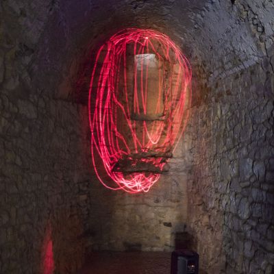 Julie Lupačová, Vlnění, 2020, audioreaktivní laserový objekt.jpg